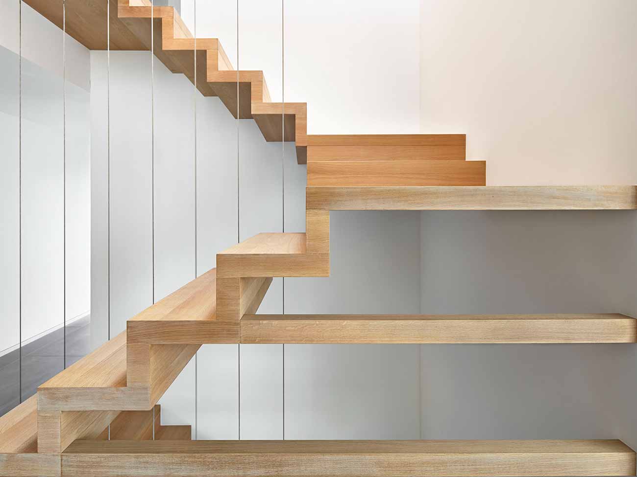 Faltwerktreppen Für Ihr Zuhause Schreinerei Gorgeneck Antwort Liegt In Der Wandbefestigung Faltwerktreppe Wird An Mehreren Punkten Wand Mit Metall Bolzen Befestigt